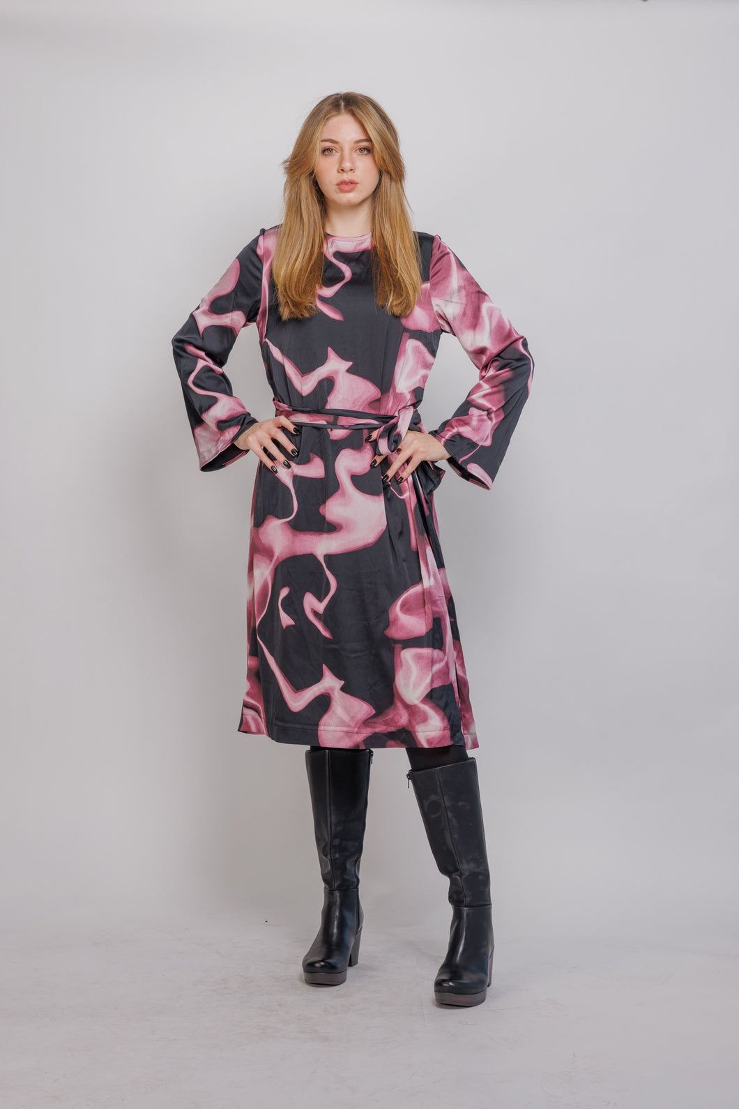 IV KNEE LENGTH TRUMPET SLEEVE DRESS