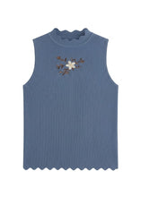 Load image into Gallery viewer, LU EMBROIDERED SCALLOP EDGE TOP
