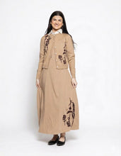 Load image into Gallery viewer, LI CREW NECK BUTTON DOWN SWEATER W SIDE EMBROID
