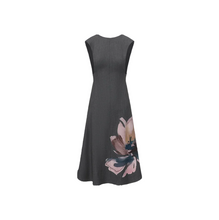 Load image into Gallery viewer, J PAINTED FLOWER WOOL JUMPER
