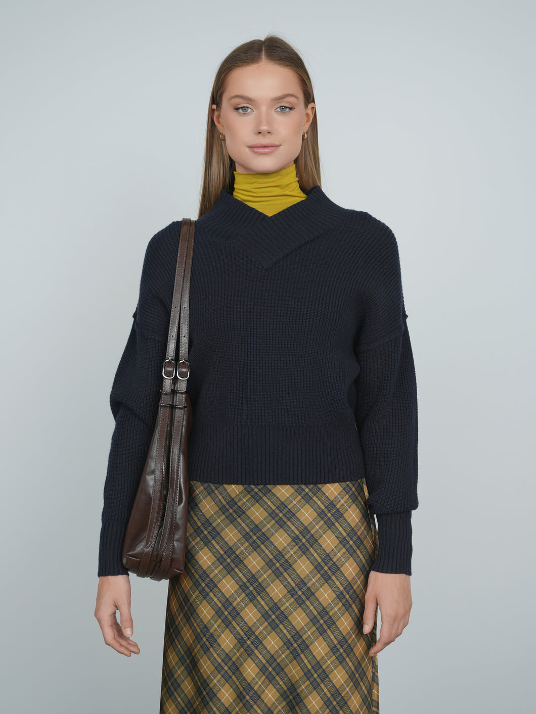 TG CHUNKY KNIT V-NECK SWEATER