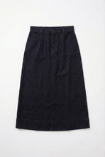 Load image into Gallery viewer, IV JEAN SKIRT IN REFINED DENIM AND WASHED DENIM
