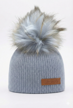 Load image into Gallery viewer, DU BABY HAT WITH POMPOM
