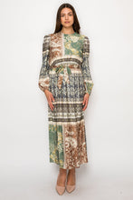 Load image into Gallery viewer, YAL STRIPE ARM TEE
