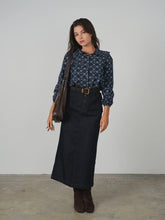Load image into Gallery viewer, TG EXPOSED BUTTON DETAIL DENIM SKIRT
