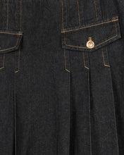 Load image into Gallery viewer, J CENTER PLEAT POCKET DENIM SKIRT
