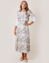 Load image into Gallery viewer, LI EYELET FLORAL COLLARED AND BUTTON TOP
