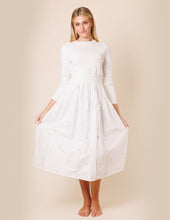 Load image into Gallery viewer, LI SWEATER WITH PINK ROSEBUDS
