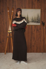 Load image into Gallery viewer, TG POINT PIECED SWEATSHIRT
