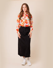 Load image into Gallery viewer, LI COLLARED AND BUTTON DOWN SILKY BLOUSE
