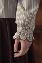 Load image into Gallery viewer, TG POINT RUFFLE BLOUSE

