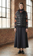 Load image into Gallery viewer, VIVIRUTI QUILTED VEST
