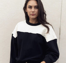 Load image into Gallery viewer, POINT COLORBLOCK SWEATSHIRT - Tops
