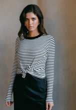 Load image into Gallery viewer, POINT STRIPE CREW NECK - Tops
